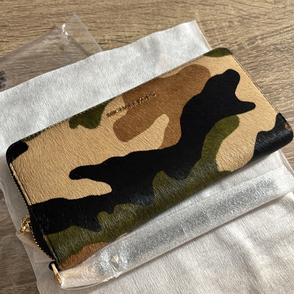 MK Travel Large Camouflage Print Calf Hair Continental Wallet NWT - Picture 1 of 8